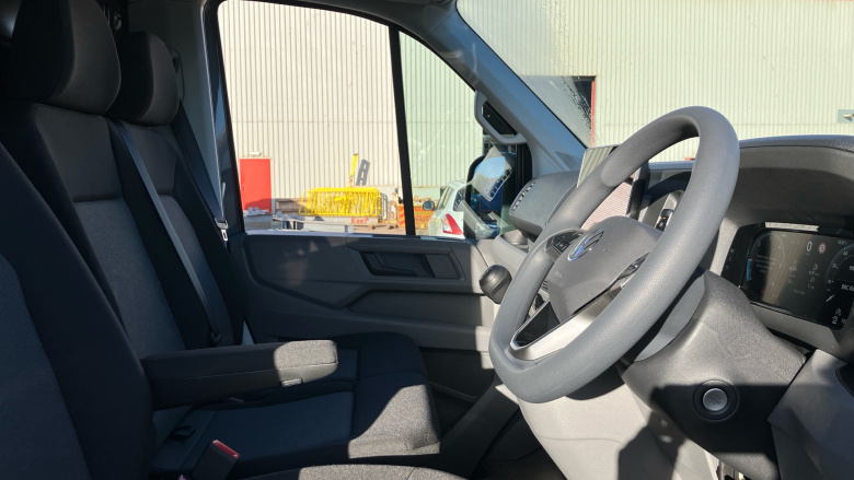 Volkswagen Crafter Cr35 Mwb Diesel Fwd 2.0 TDI 140PS Commerce Plus High Roof Van